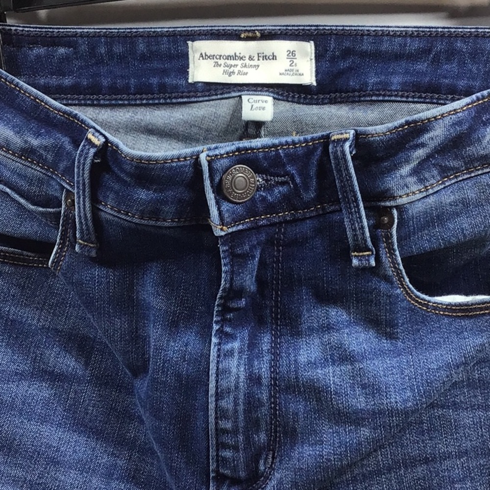 A&F ‘The Super Skinny’ High Rise Curve Love Distressed Jeans Sz.26|2 - Picture 2 of 7